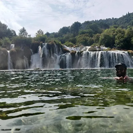 Old Town Hesed شقة سبليت