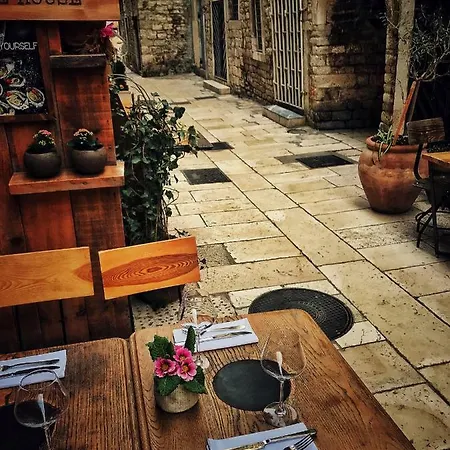 Old Town Hesed Апартаменты Сплит