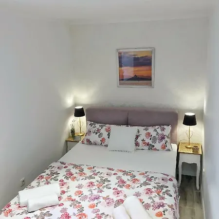 Old Town Hesed شقة سبليت