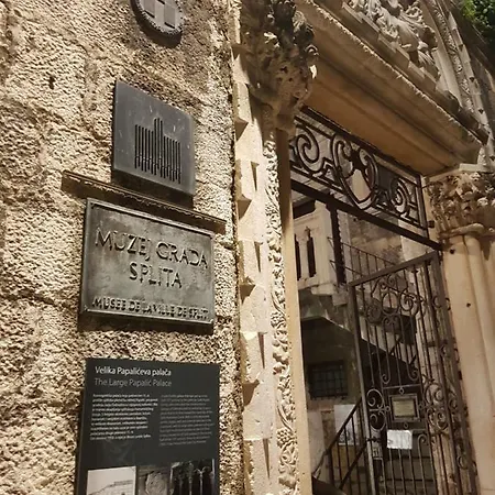 アパート Old Town Hesed スプリト