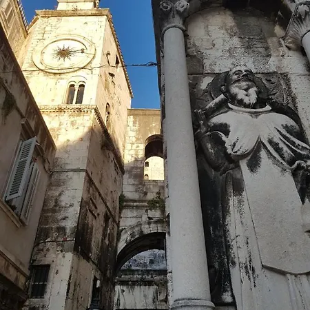 Old Town Hesed Apartman *